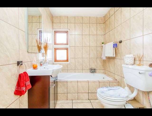 2 BEDROOM APARTMENT FOR SALE IN SANDOWN